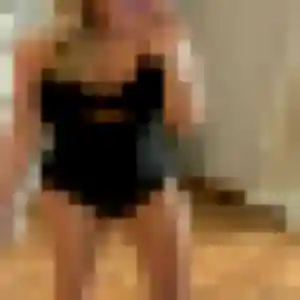 Photo de Aurore à Dompierre-sur-Mer (24 ans) - rencontre coquine discret