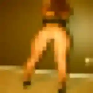 Photo de Anna à Sainte-Maxime (34 ans) - rencontre coquine anonyme